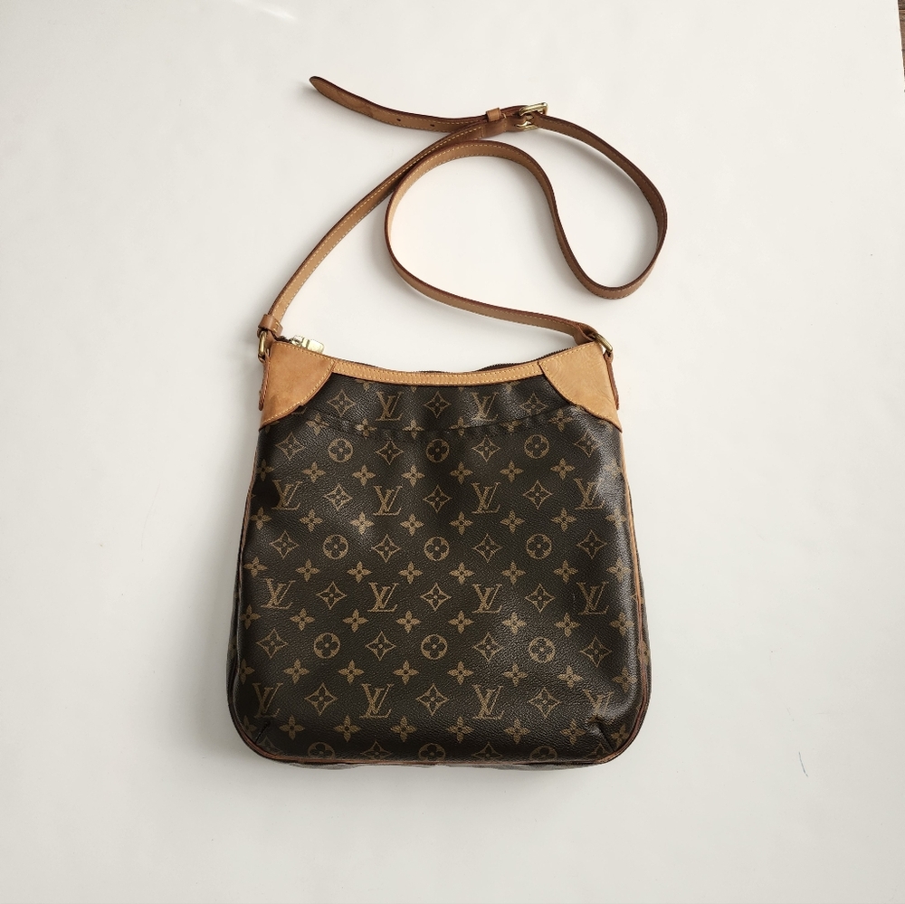 Louis Vuitton Monogrammed Odeon crossbody - Picture 3 of 14